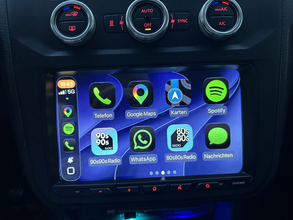 Apple CarPlay Menü des Zenec Z-E2065